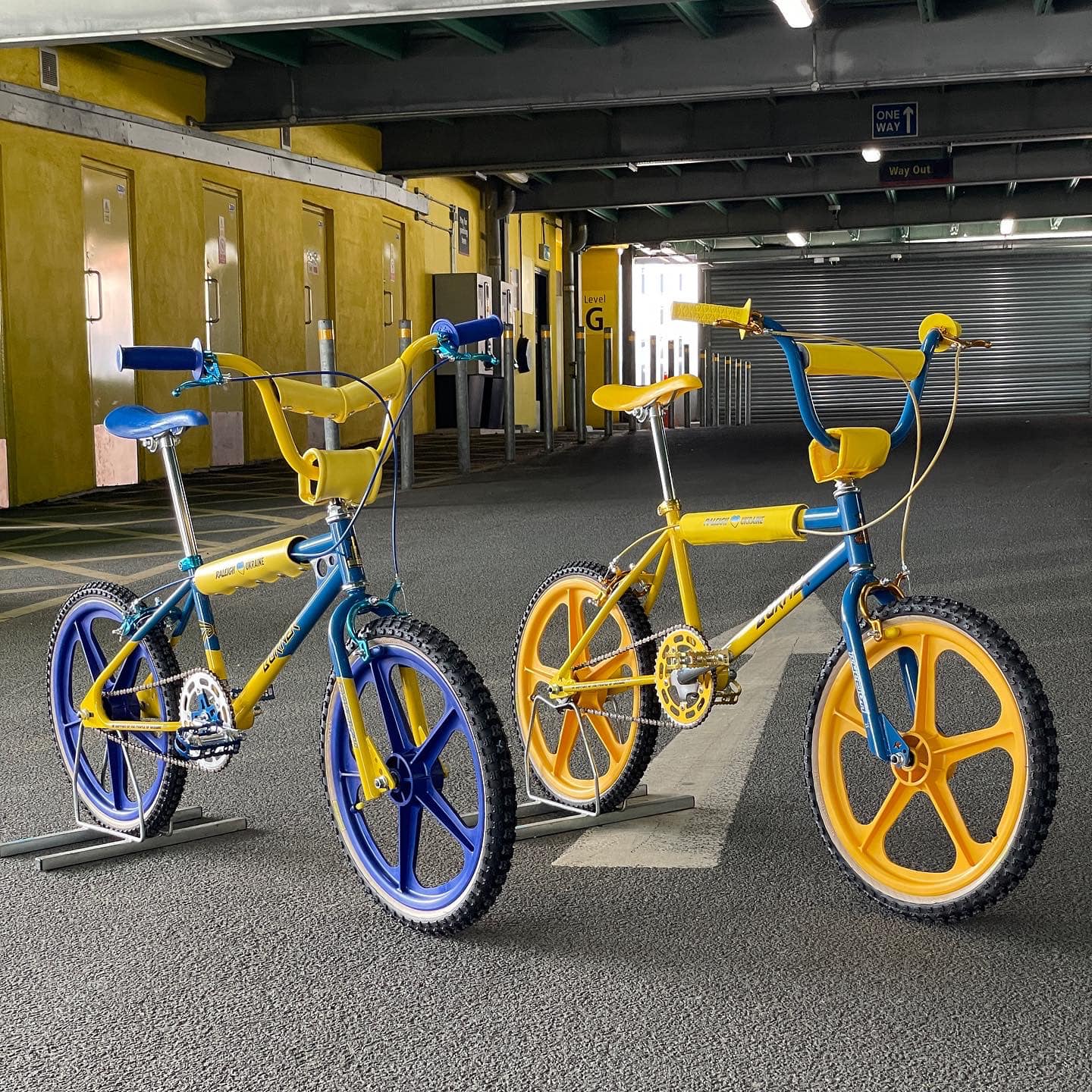У Британії виставили на аукціон унікальні велосипеди, щоб допомогти українцям