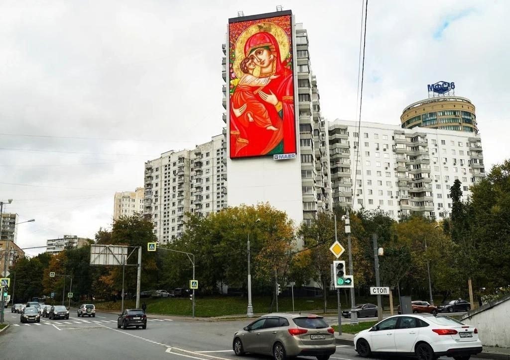 В москві на рекламних банерах розмістили гігантські ікони - щоби перемогти у війні проти українців - 3