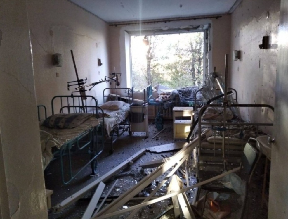 Російські окупанти обстріляли ракетами лікарню на Харківщині: загинув лікар