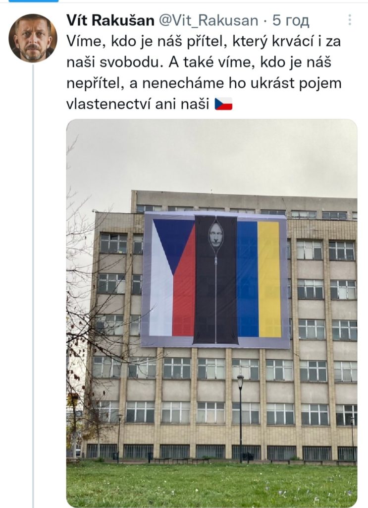 путін у чорному мішку для трупів: на будівлі МВС Чехії вивісили великий банер - 1