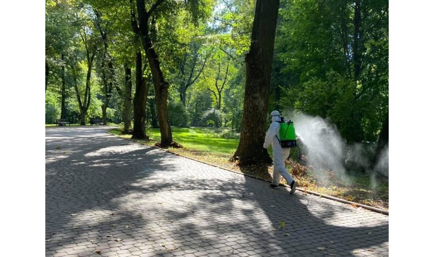 У Львові парк оброблятимуть від кліщів: туди радять не ходити впродовж трьох днів