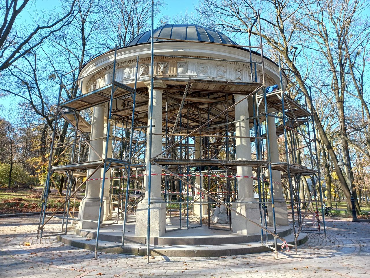У Львові у парку Франка реставрують 200-річну альтанку