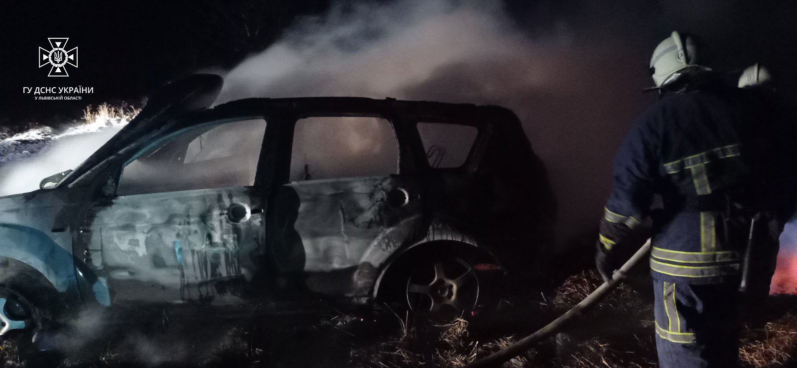 На Львівщині вщент згорів кросовер Mitsubishi Outlander - 2