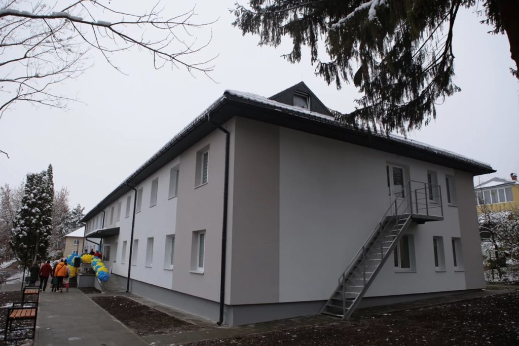 Ще сотня вимушених переселенців отримали соціальне житло на Львівщині - 2