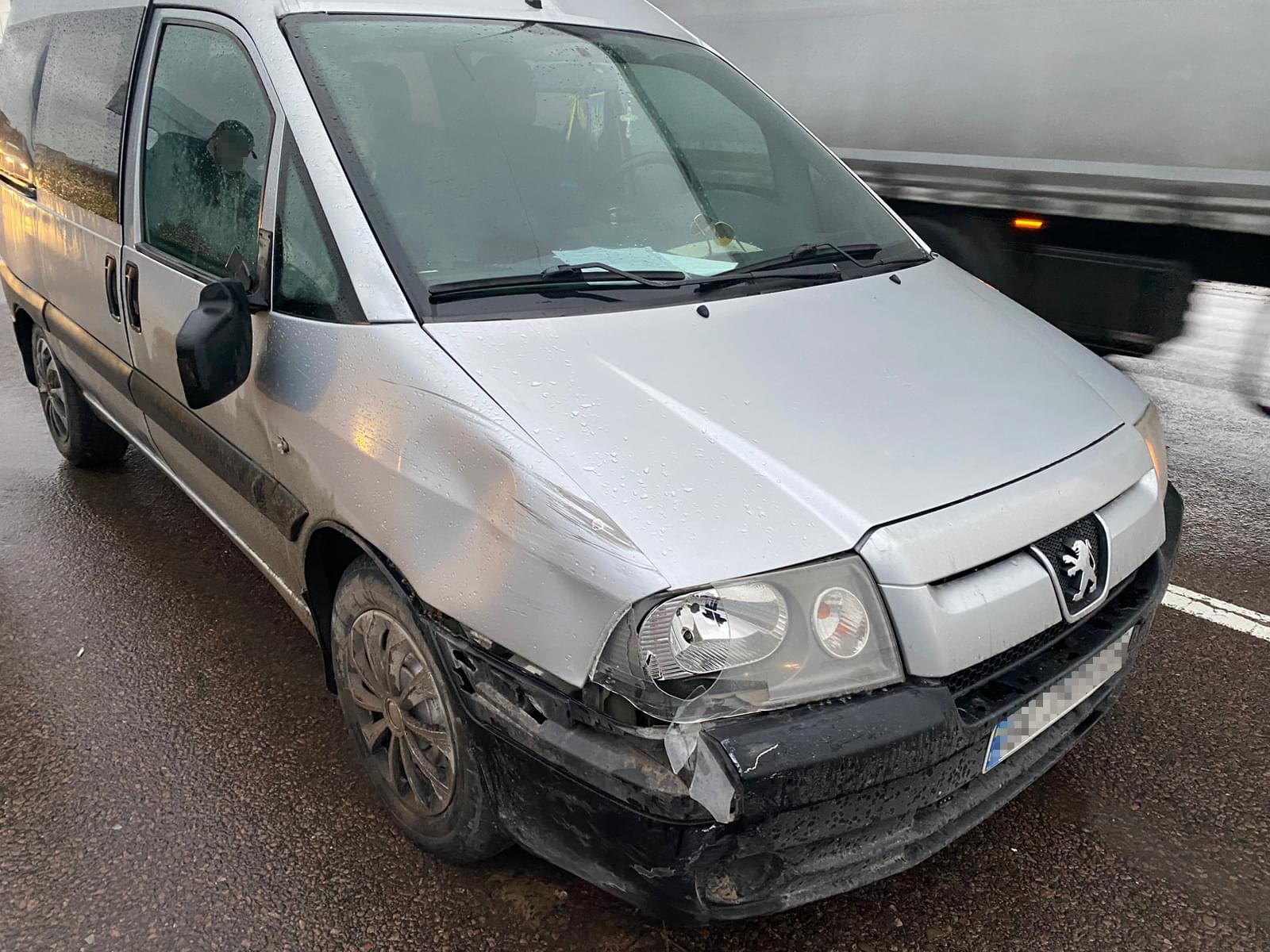 У Львівському районі автомобіль Peugeot наїхав на пенсіонера: постраждалого госпіталізували (фото) - 2