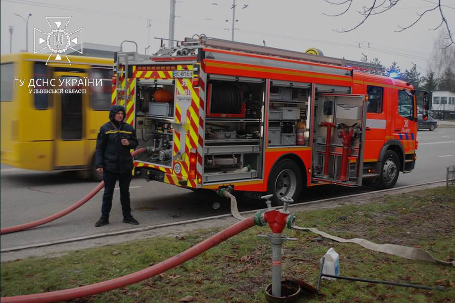 У Львові виникла пожежа в багатоповерхівці - 2