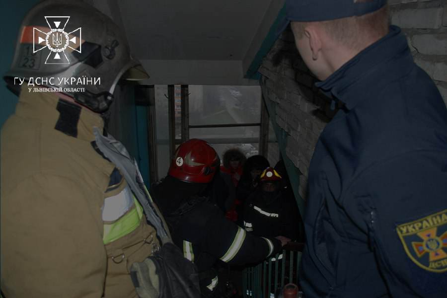 У Львові виникла пожежа в багатоповерхівці - 6