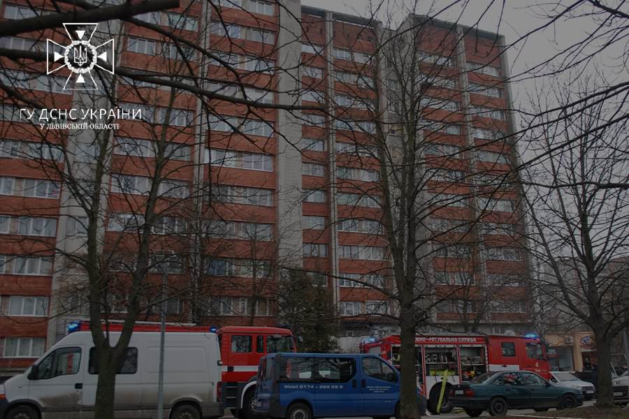 У Львові виникла пожежа в багатоповерхівці - 7