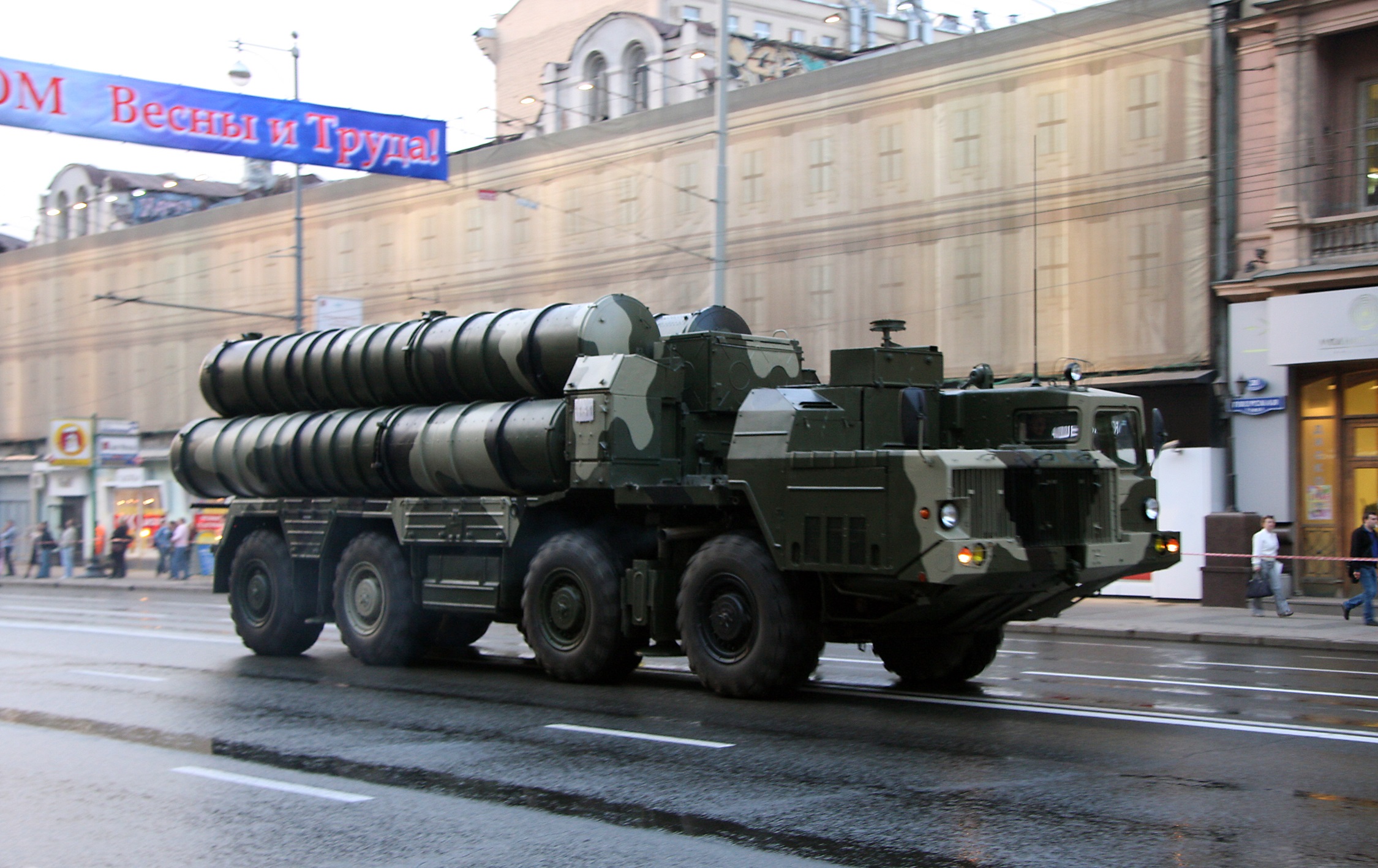 S-300_-_2009_Moscow_Victory_Day_Parade_(2)