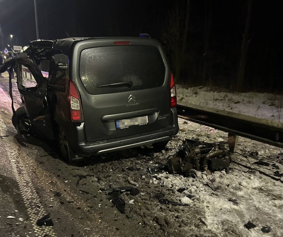 У Львівському районі зіткнулись вантажівка та Citroen: загинув водій легковика - 3