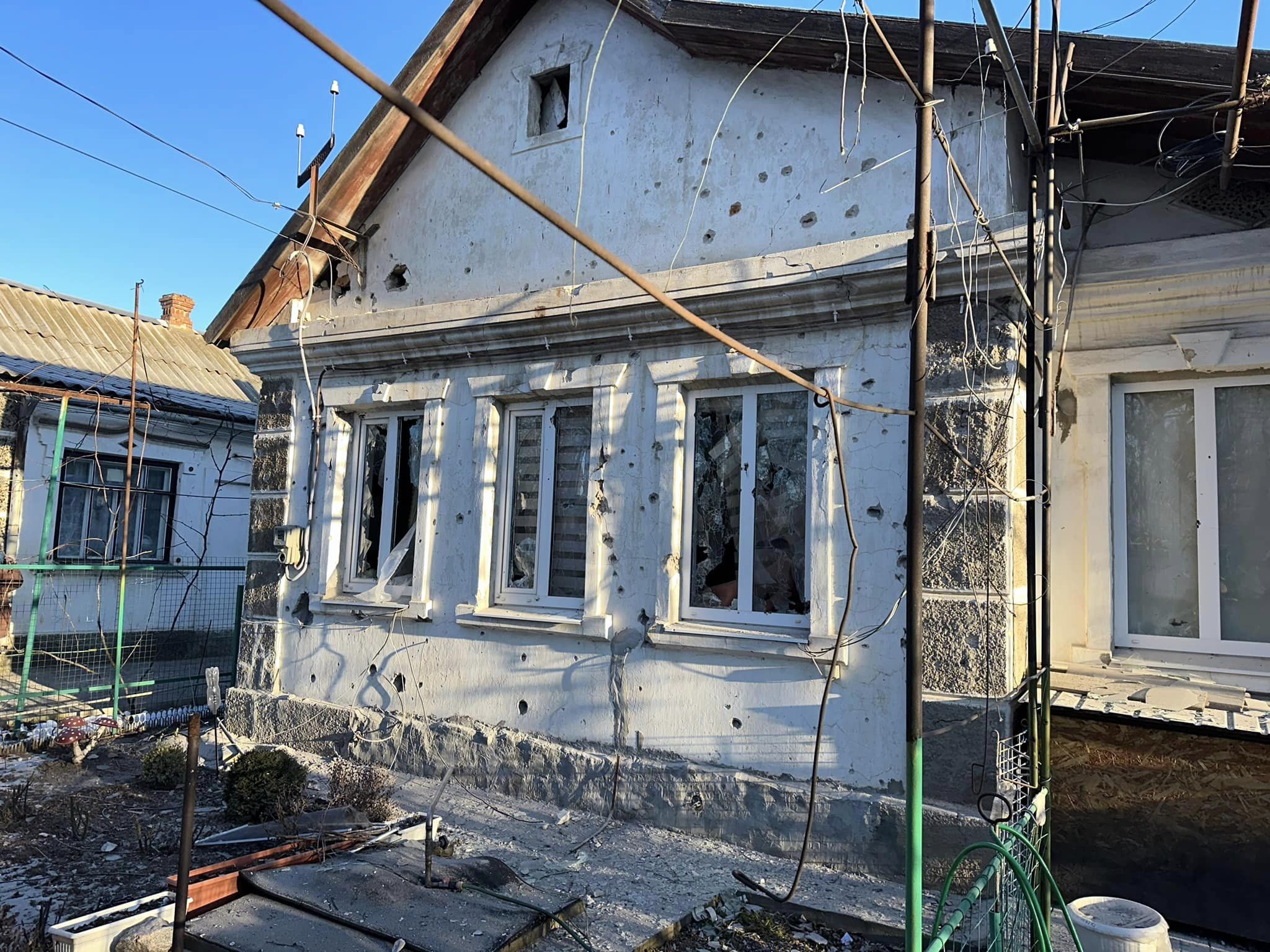 Внаслідок нічного обстрілу Нікополя загинув чоловік та пошкоджено 16 будинків - 3