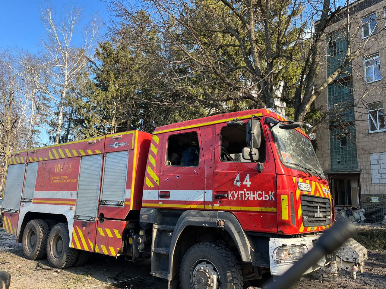 Під час ліквідації наслідків ворожої атаки на Харківщині ДСНСники потрапили під повторний обстріл - 4