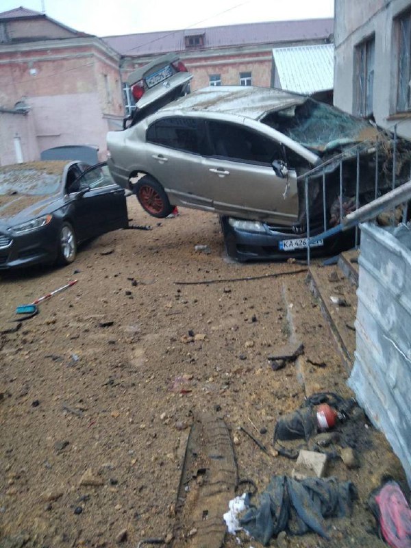 Окупанти атакували з безпілотників лікарню у Херсоні - 2