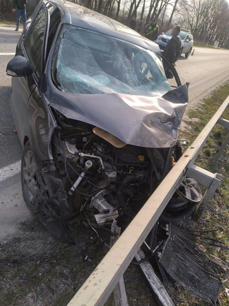 На Львівщині зіткнулись нетверезий водій Renault та 15-річний кермувальник Mitsubishi - 2