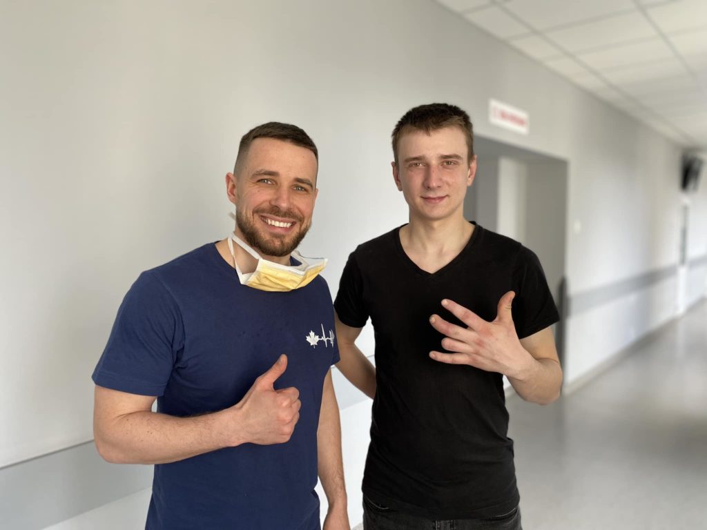 Львівські хірурги пришили юнакові пальці, які йому відсікло - 2