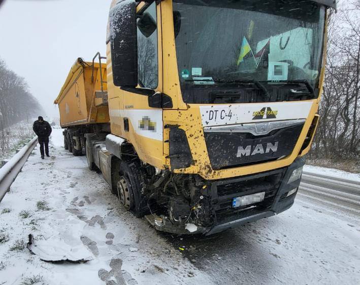 На Львівщині стался потрійна ДТП: 6 людей госпіталізували - 2