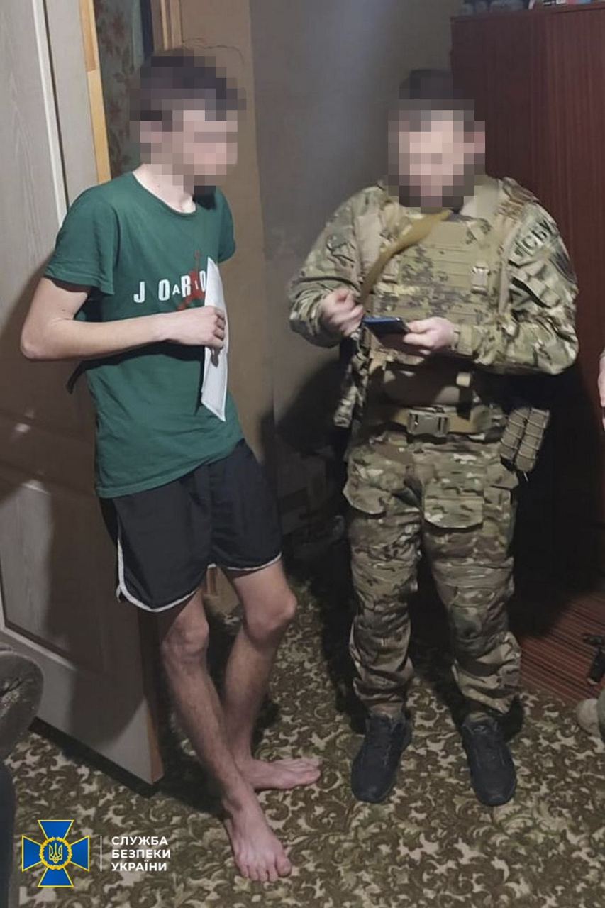 На Харківщині затримали двох зрадників, які розвідували українські оборонні рубежі - 10