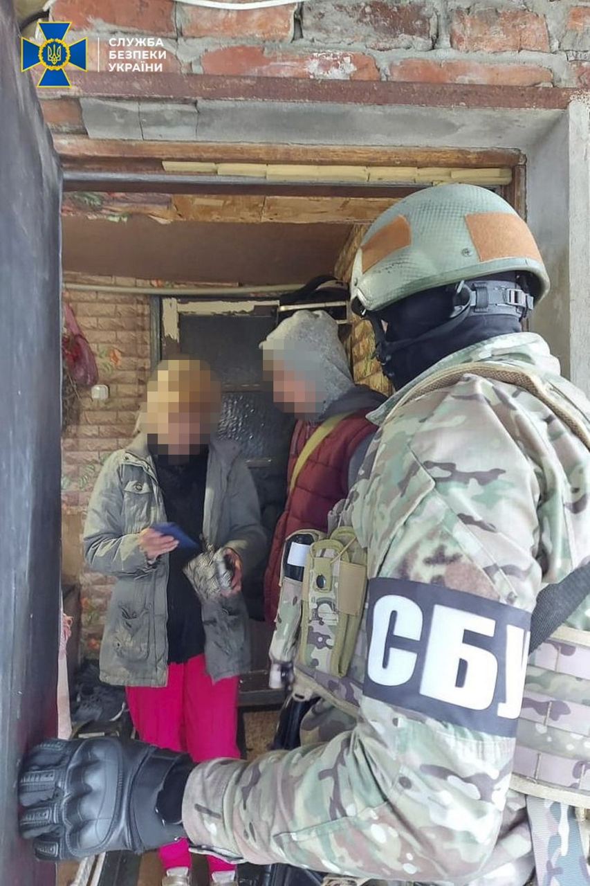 На Харківщині затримали двох зрадників, які розвідували українські оборонні рубежі - 3