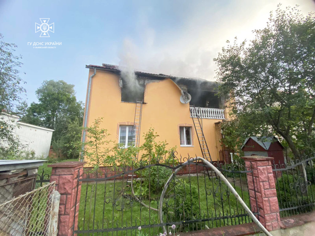 На Львівщині внаслідок пожежі в домі загинули матір з дитиною - 2
