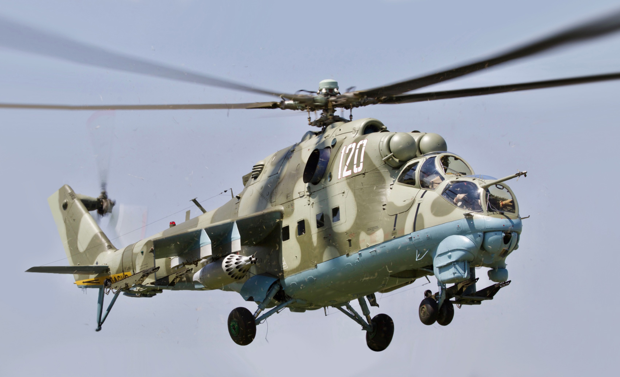 Mil_Mi-24D_(centered)