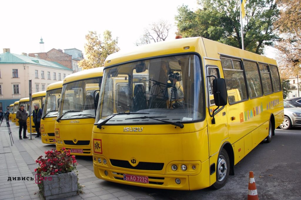 Без ґаджетів та стоячи — все, що потрібно знати про новий навчальний рік у Львові та області - 3