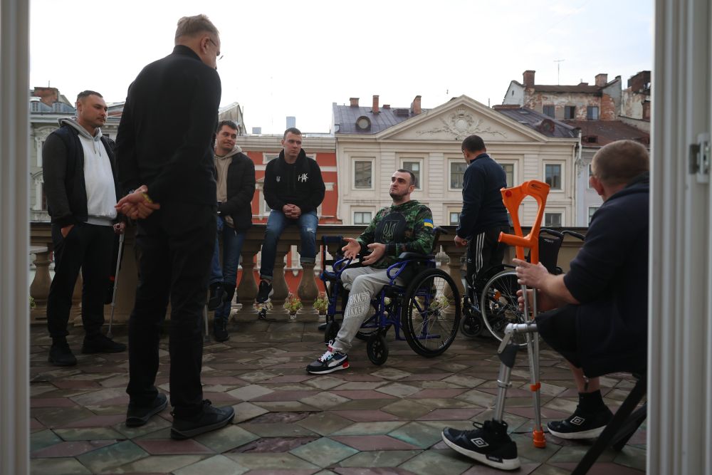 Екскурсія на «Чудо поїзді» та какао з мером Львова: ще 20 військових скористались програмою «Місто лікує» - 10