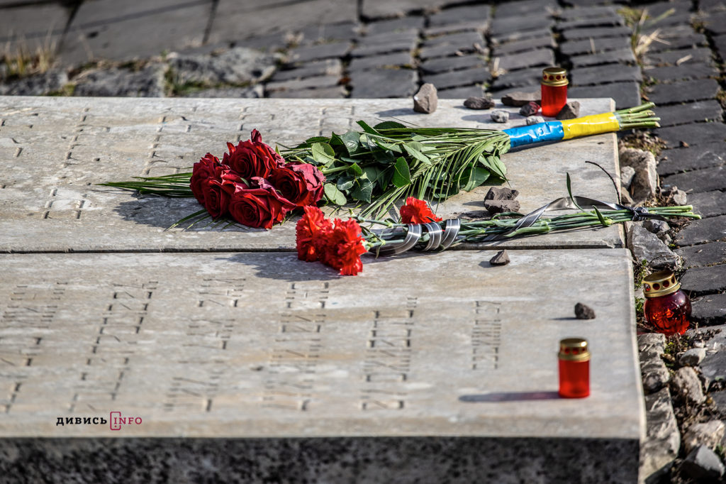 Російська атака на Львівщину, прощання з воїнами, пам'ять про жертв Голокосту: головні новини дня - 6