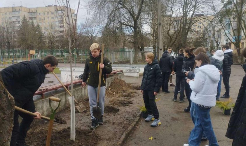 У Львові розпочали сезон висадок дерев та кущів - 3