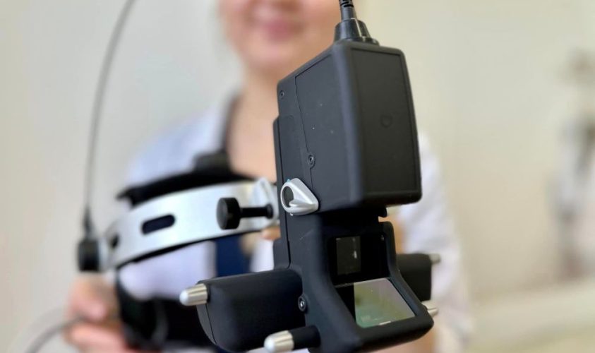 Лікарні святого Миколая у Львові подарували сучасний офтальмологічний лазер