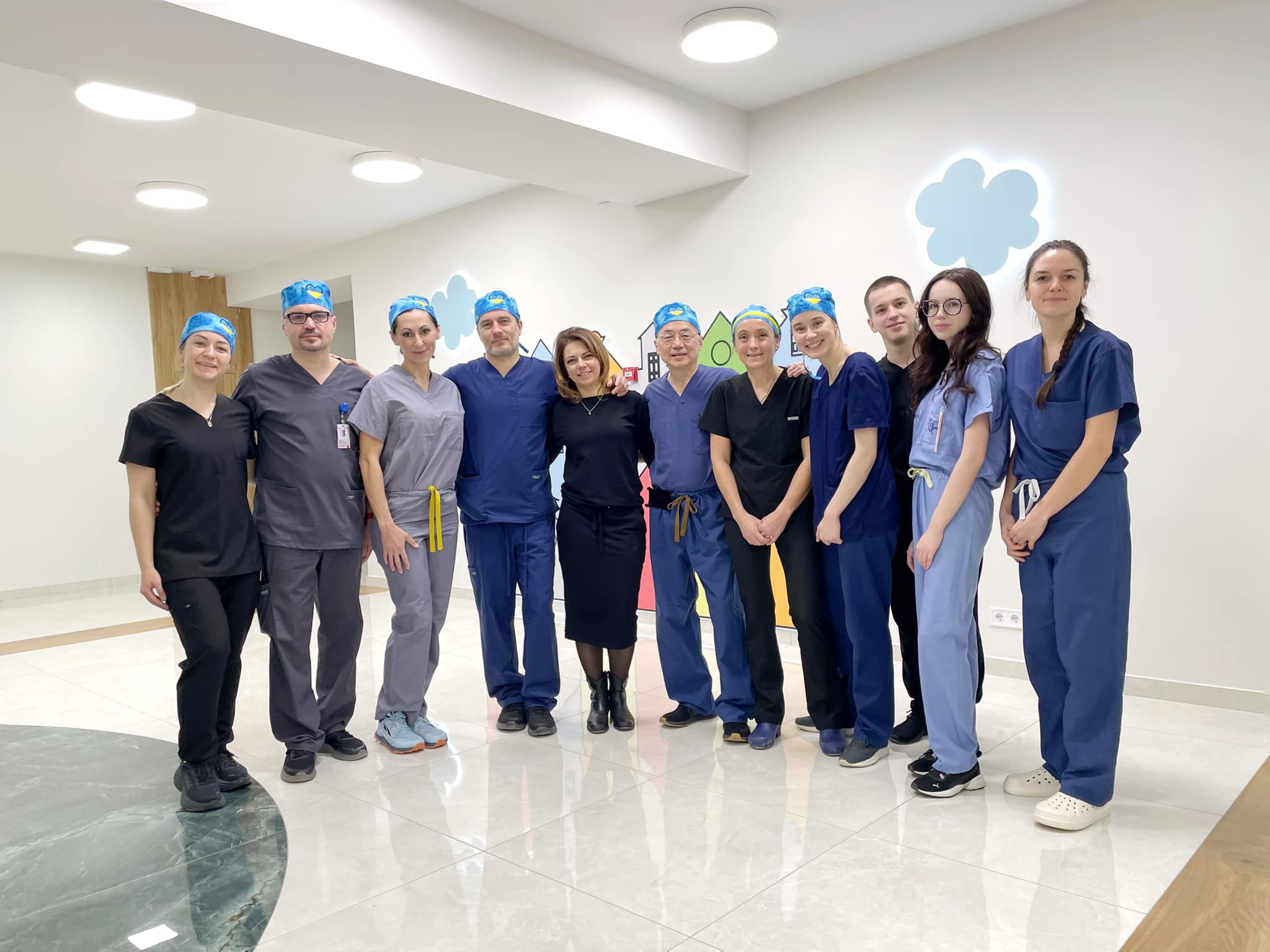 Американські хірурги у Львові прооперували пацієнтку із вродженою вадою обличчя