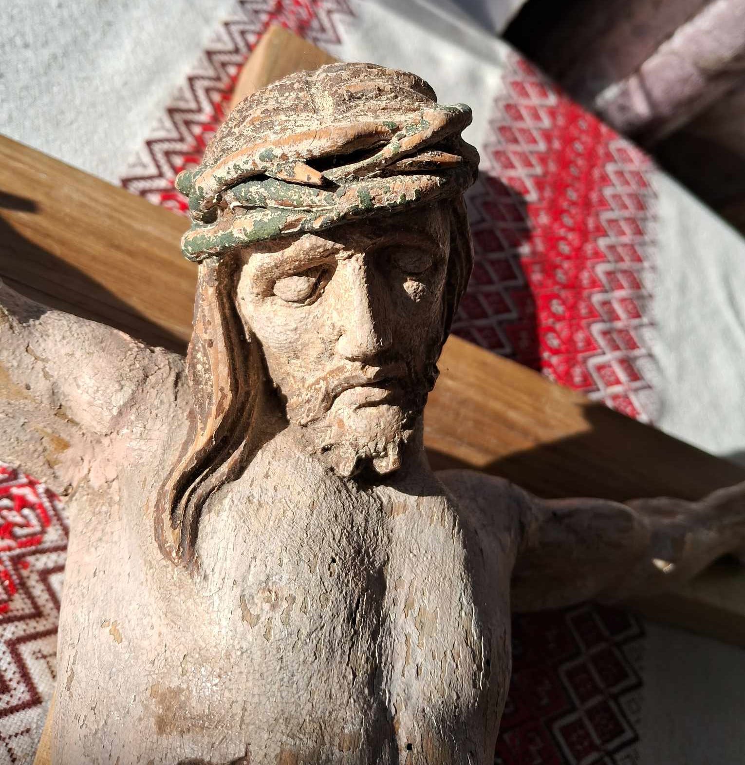 Дерев'яна скульптура розп'яття Христа, знайдена у дзвіниці храму на Бібреччині.