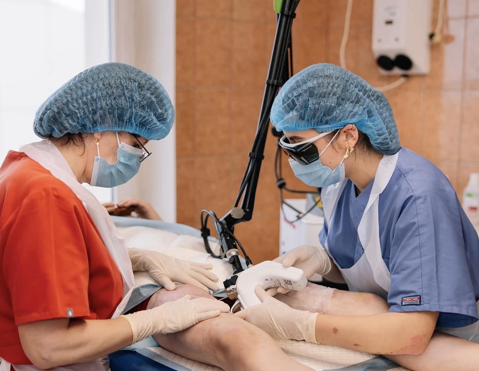 Львівські медики отримали сучасний лазер для шліфування післяопікових рубців у дітей