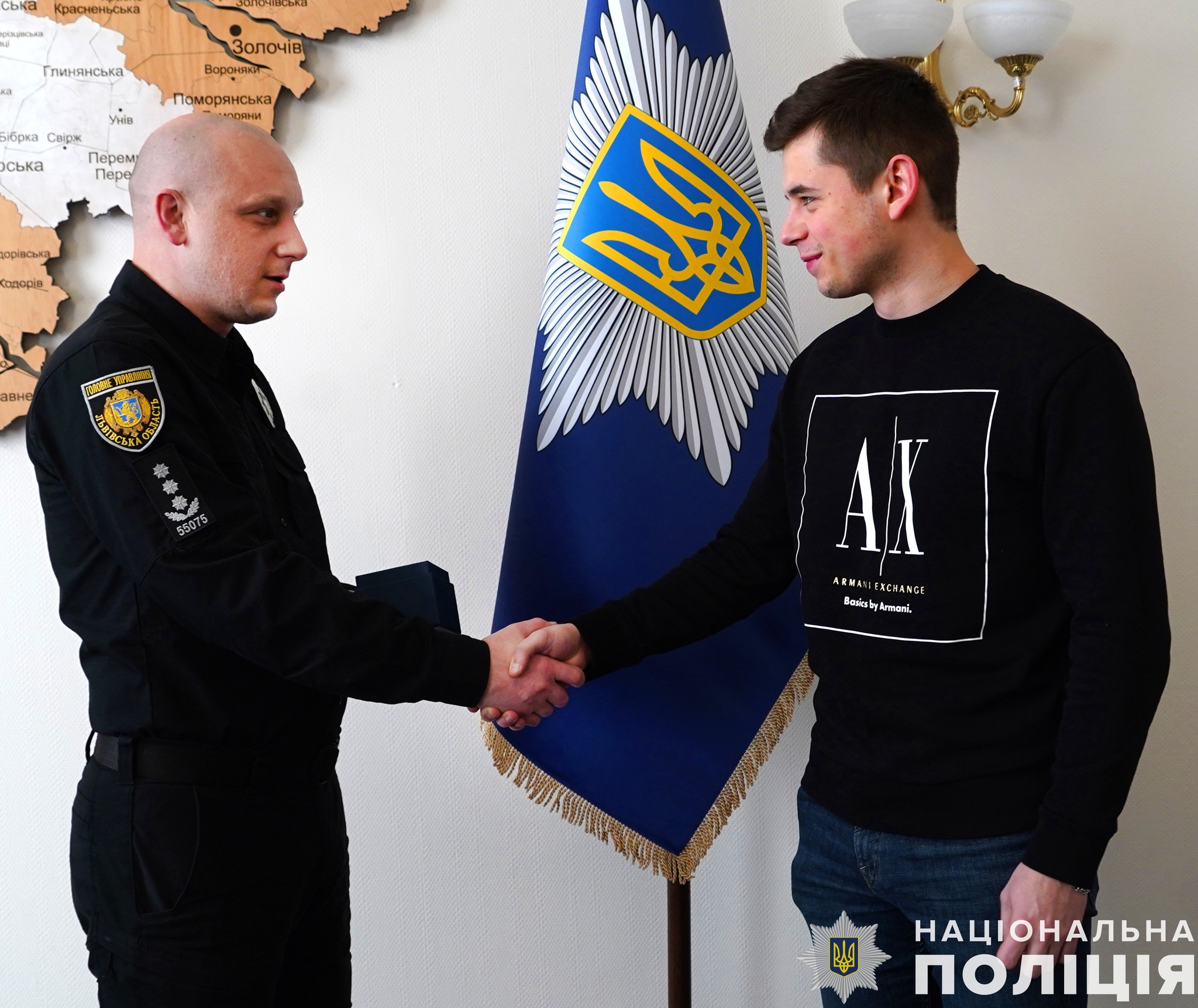 На Львівщині нагородили студента, який допоміг поліцейським затримати нападника на жінок