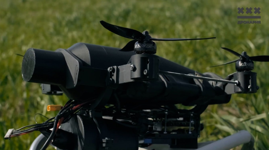 Українські розробники показали вражаючі можливості першого вітчизняного FPV-дрона з оптоволокном