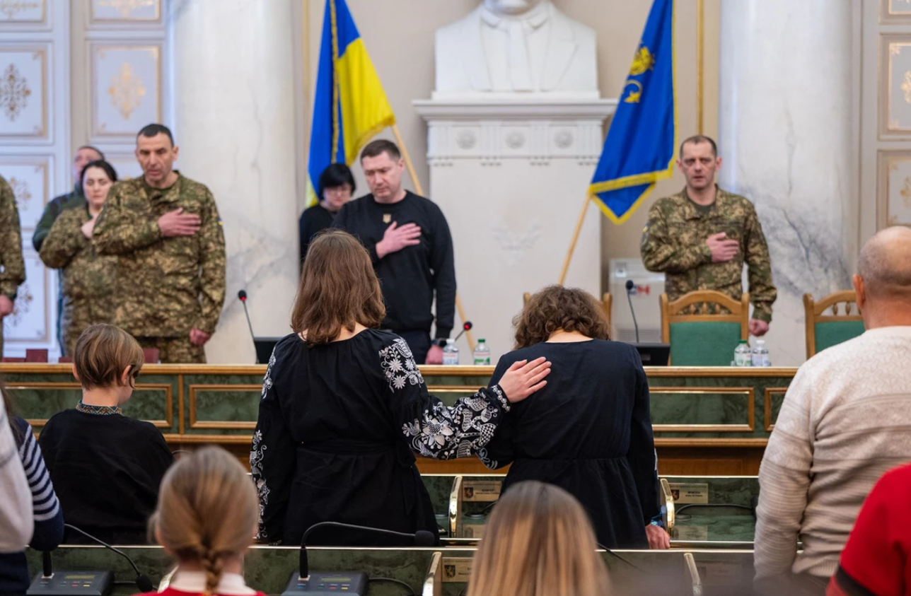 Родичам одинадцятьох загиблих військових зі Львівщини вручили Ордени «За мужність»