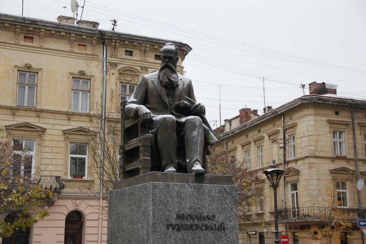 Пам'ятник Михайлові Грушевському у Львові