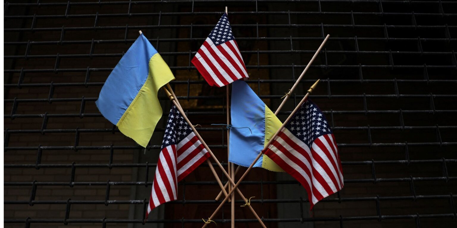 прапори України та США