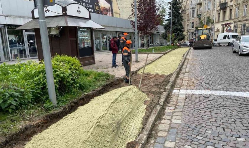 ремонт тротуару на вулиці Білозіра
