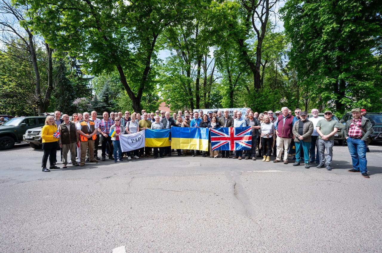 Британські фермери передали військовим Львівщини 30 позашляховиків - 2