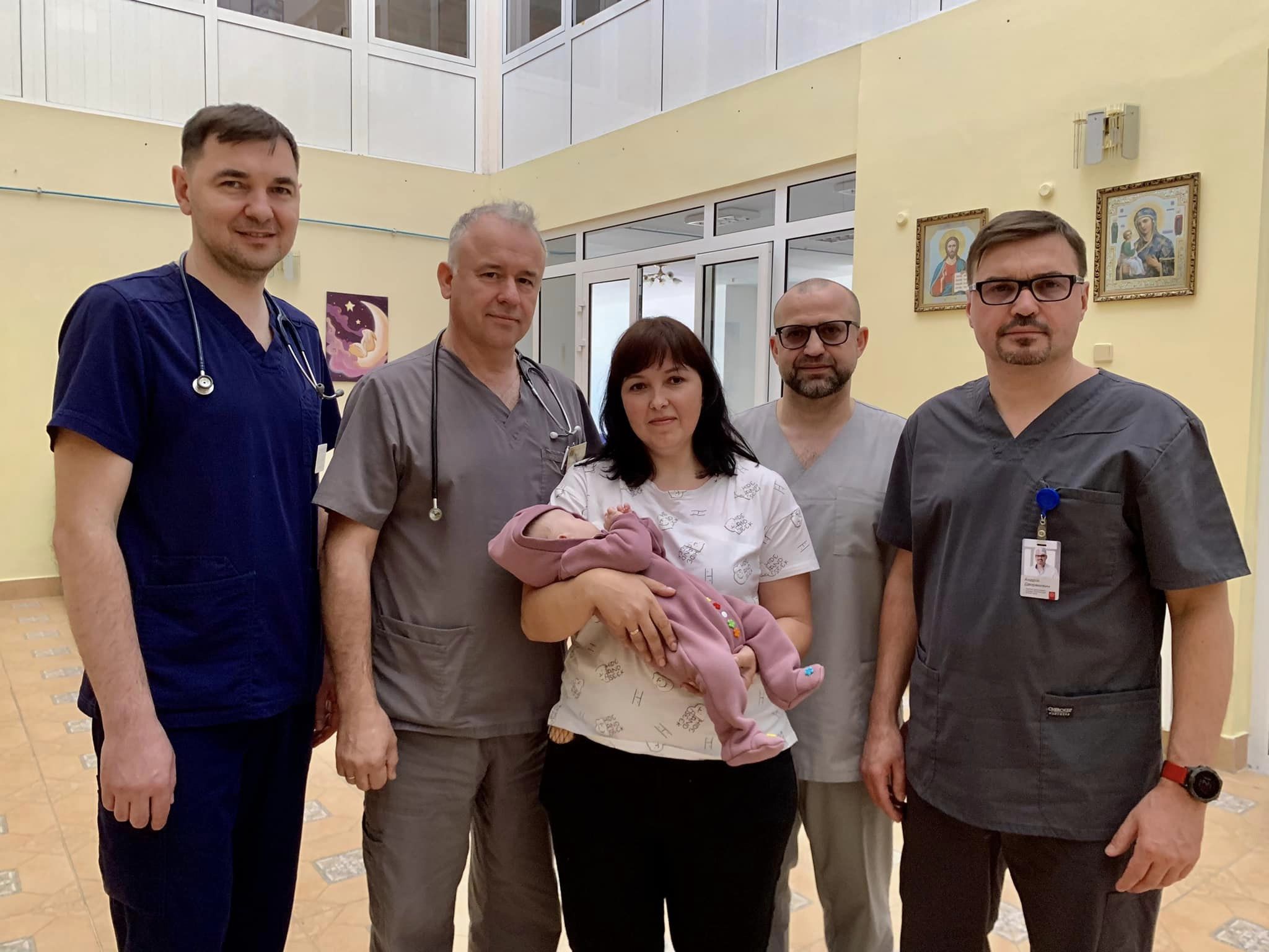 Львівські хірурги врятували новонароджену дівчинку з вадою легень
