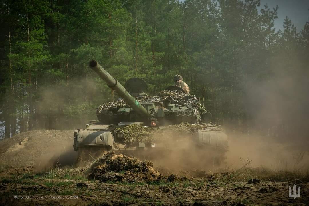 українські військові на танку