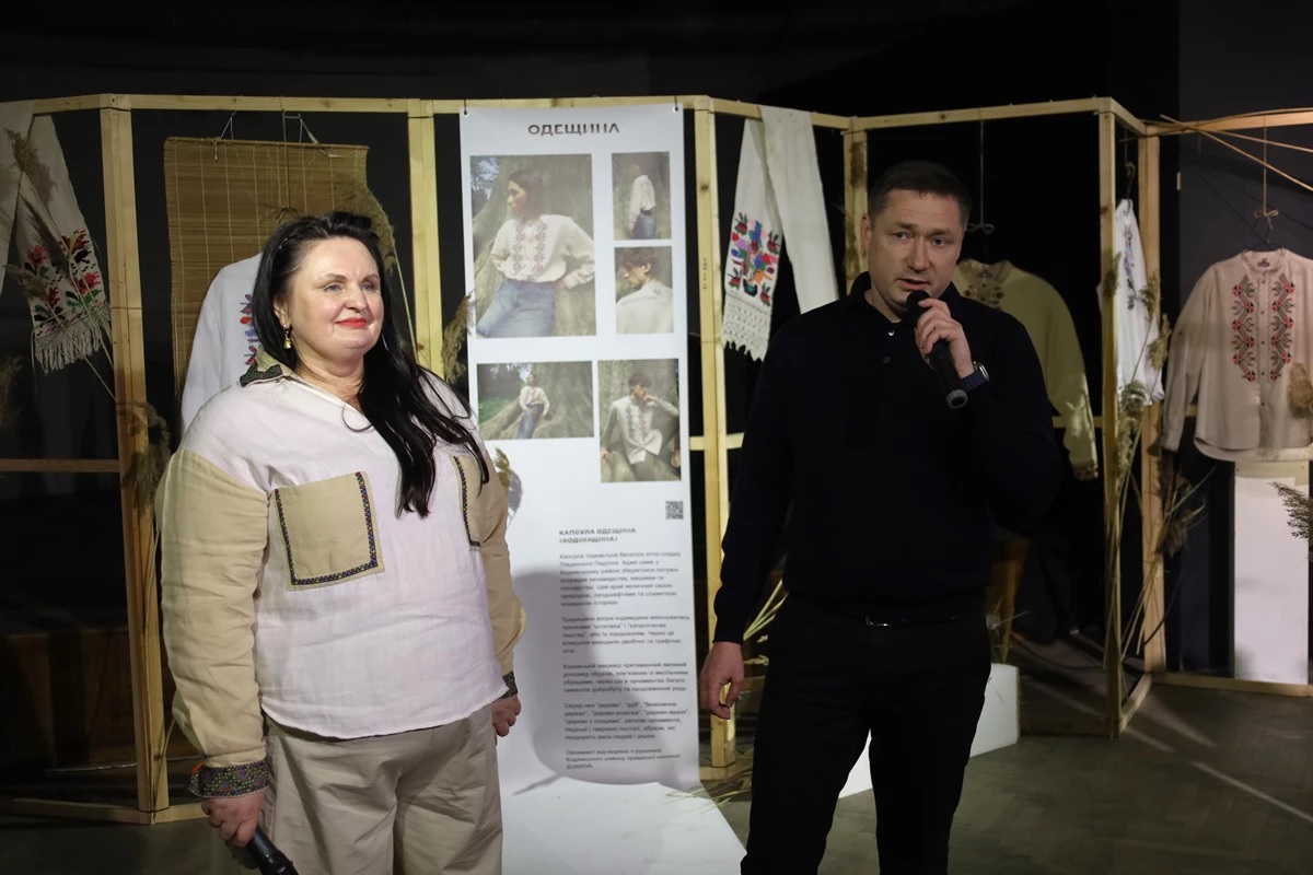 У Пороховій Вежі відкрили одразу дві виставки, присвячені вишиванкам - 2