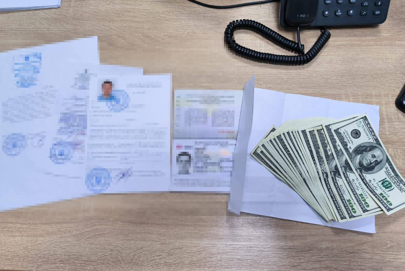 На кордоні з Польщею затримали чоловіків, які намагалися підкупити прикордонників - 3