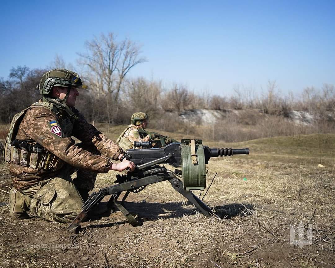 українські військові на фронті