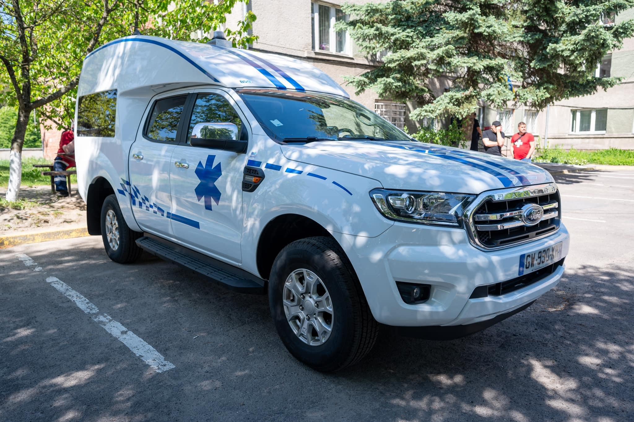 Французька делегація доправила на Львівщину «швидкі» для потреб медиків та рятувальників - 2