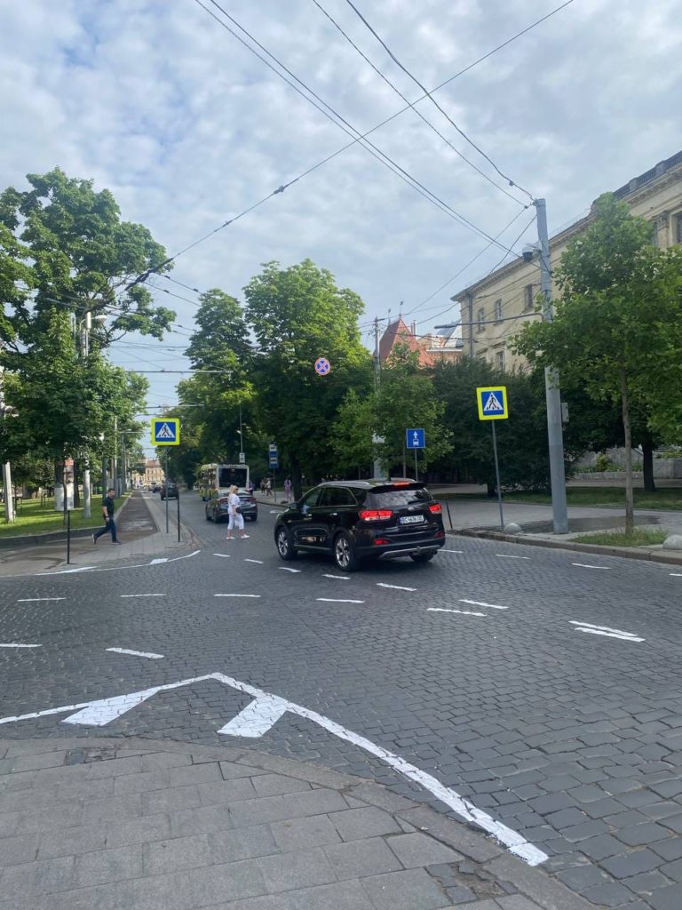 У центрі Львова змінили схему руху на перехресті - 2