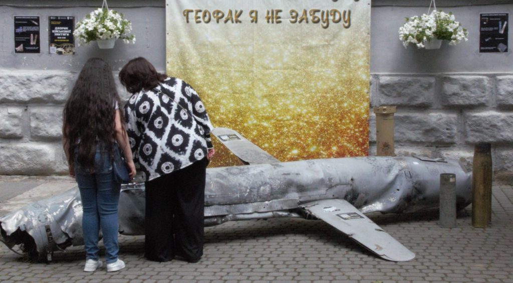 Уламки ракети, шахед та багі для евакуації поранених: виставка артефактів війни триває у Львові - 2