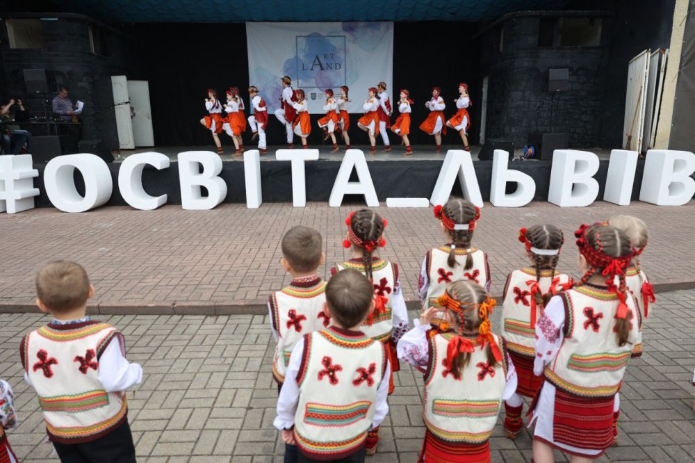 Вихованці позашкільних гуртків Львова показали свої таланти на фестивалі ArtLand  - 3