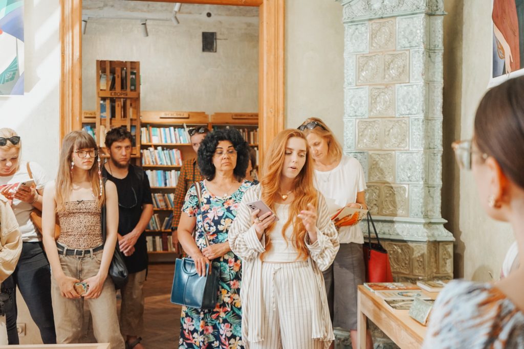 «Квіти сецесійного саду»: у Львові презентували виставку унікальних кахлів ХІХ - ХХ століття - 4