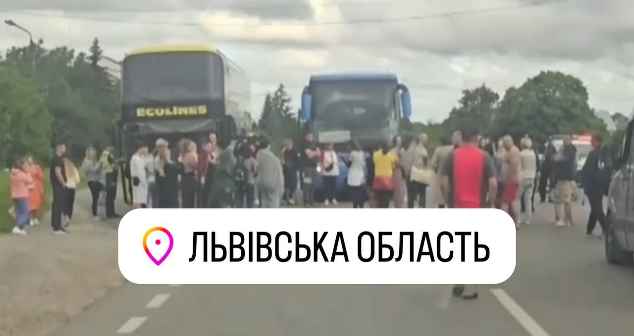 на тернопільській трасі перекрили рух через ТЦК